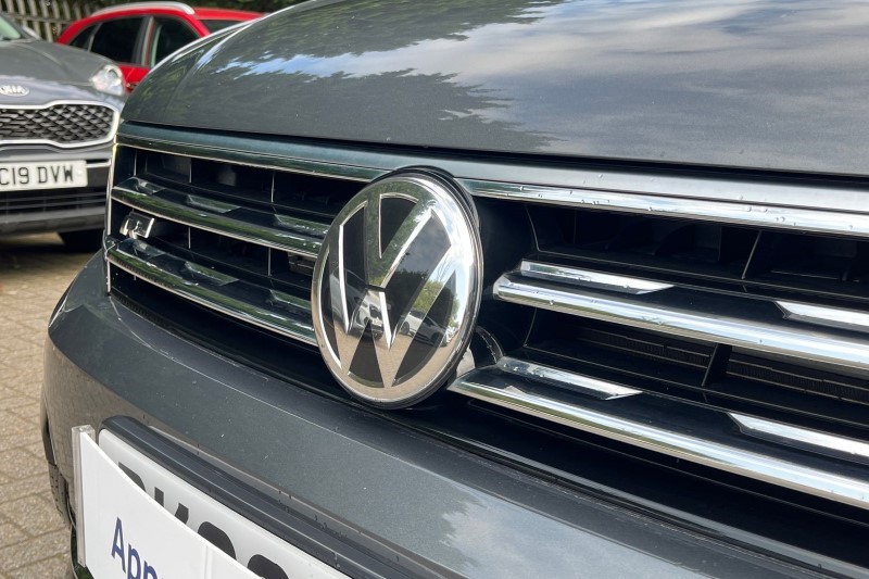 2019 (69) VOLKSWAGEN TIGUAN 2.0 TSi 230 4Motion R-Line Tech 5dr DSG 3394617