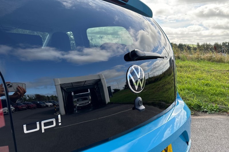 2023 (23) VOLKSWAGEN UP 1.0 65PS Black Edition 5dr 3465383