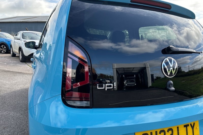 2023 (23) VOLKSWAGEN UP 1.0 65PS Black Edition 5dr 3465382
