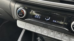 2022 (22) HYUNDAI KONA 1.6 GDi Hybrid Premium 5dr DCT 3307522