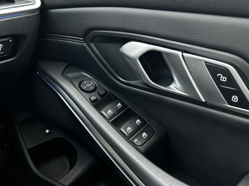 2021 (21) BMW 3 SERIES 330e xDrive M Sport 4dr Step Auto 3432907