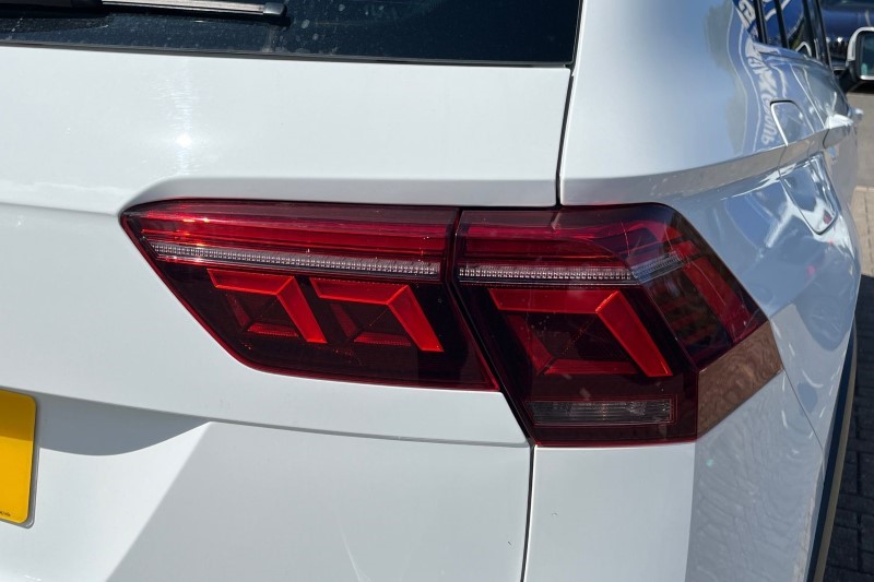 2021 (21) VOLKSWAGEN TIGUAN 1.5 TSI 150 R-Line 5dr DSG 3427236
