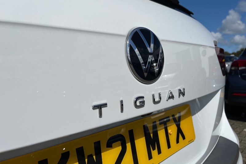 2021 (21) VOLKSWAGEN TIGUAN 1.5 TSI 150 R-Line 5dr DSG 3427238
