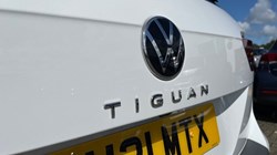2021 (21) VOLKSWAGEN TIGUAN 1.5 TSI 150 R-Line 5dr DSG 3427238