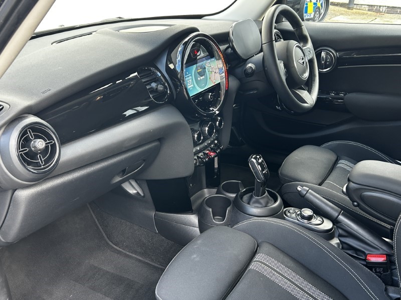 2021 (21) MINI HATCHBACK 2.0 Cooper S Classic 5dr Auto 3541596