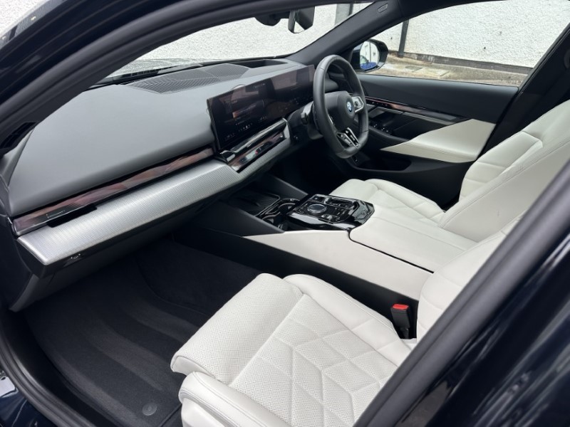 2025 (25) BMW I5 250kW eDrive40 M Sport 84kWh 5dr Auto [Tech PLUS/22kW] 4658990
