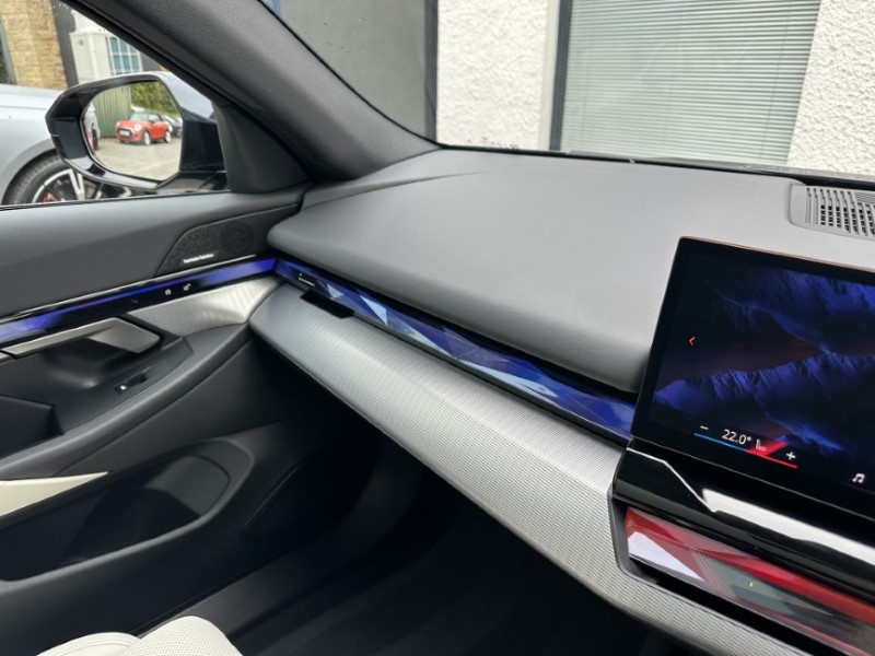 2025 (25) BMW I5 250kW eDrive40 M Sport 84kWh 5dr Auto [Tech PLUS/22kW] 4658964