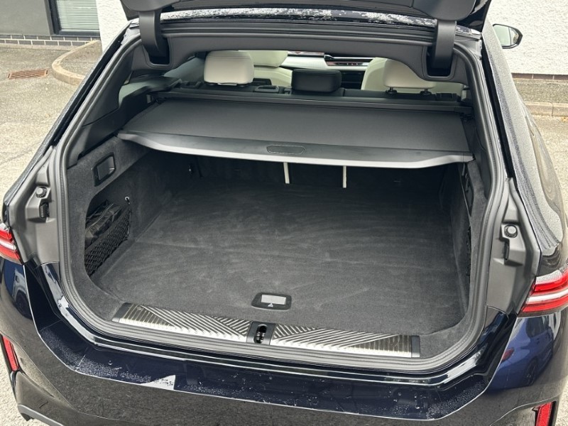 2025 (25) BMW I5 250kW eDrive40 M Sport 84kWh 5dr Auto [Tech PLUS/22kW] 4658986