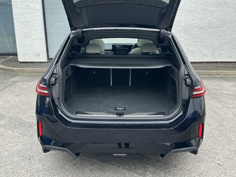 2025 (25) BMW I5 250kW eDrive40 M Sport 84kWh 5dr Auto [Tech PLUS/22kW] 4658985