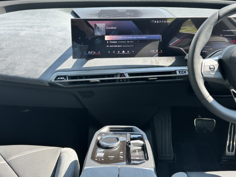 2025 (25) BMW iX 300kW xDrive45 M Sport 101kWh 5dr Auto [Skylounge] 4190363