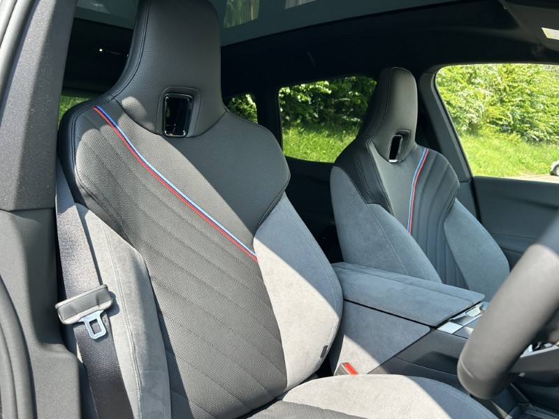 2025 (25) BMW iX 300kW xDrive45 M Sport 101kWh 5dr Auto [Skylounge] 4190358