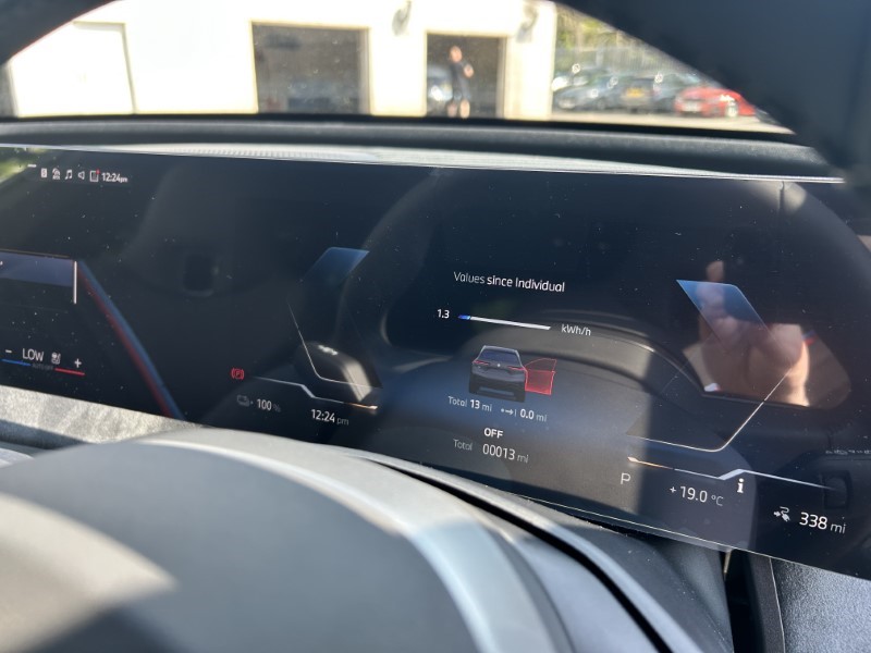 2025 (25) BMW iX 300kW xDrive45 M Sport 101kWh 5dr Auto [Skylounge] 4190353