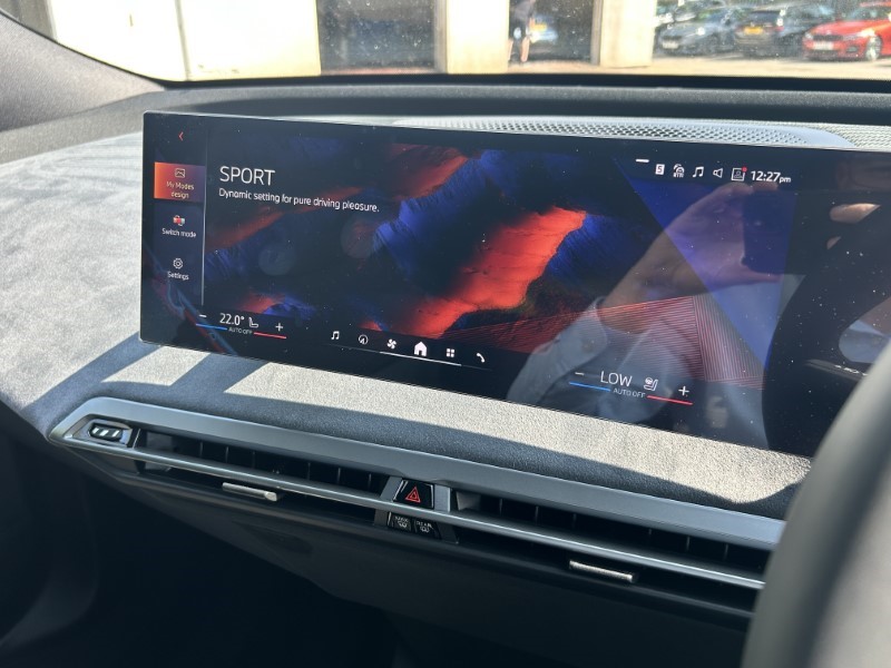 2025 (25) BMW iX 300kW xDrive45 M Sport 101kWh 5dr Auto [Skylounge] 4190369