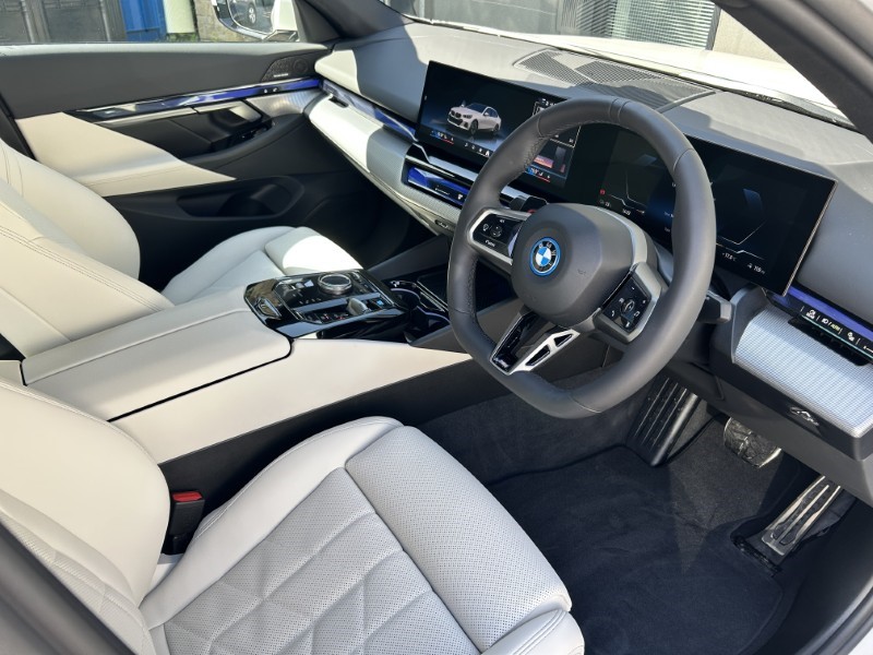 2025 (25) BMW I5 250kW eDrive40 M Sport 84kWh 4dr Auto [22kWCh] 4430977