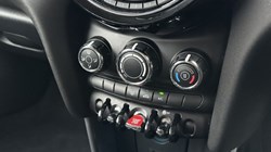 2019 (19) MINI HATCHBACK 1.5 Cooper Classic II 3dr 4932168