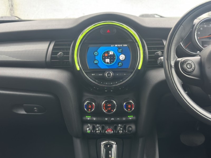 2020 (70) MINI CONVERTIBLE 1.5 Cooper Classic II 2dr Auto 4631413