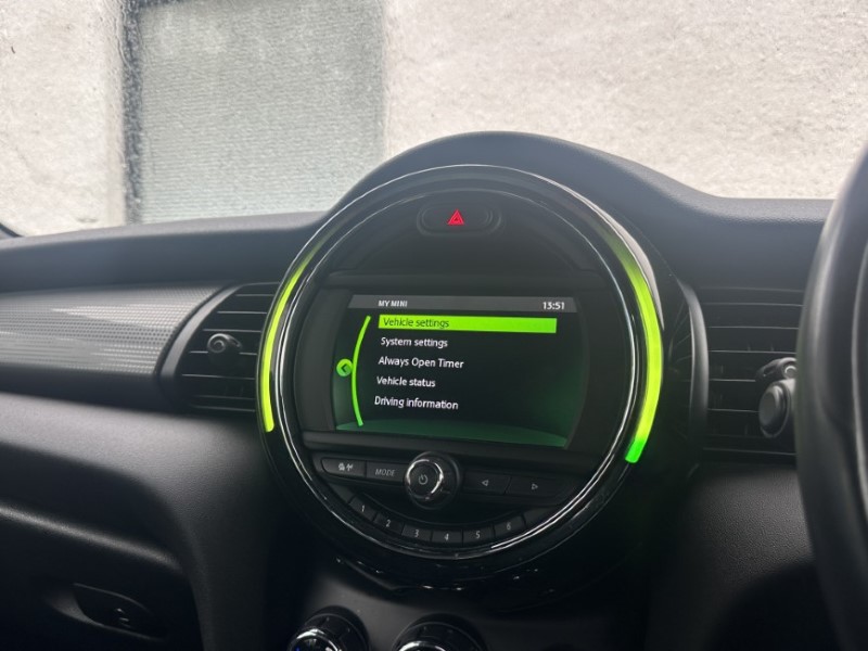 2020 (70) MINI CONVERTIBLE 1.5 Cooper Classic II 2dr Auto 4631393