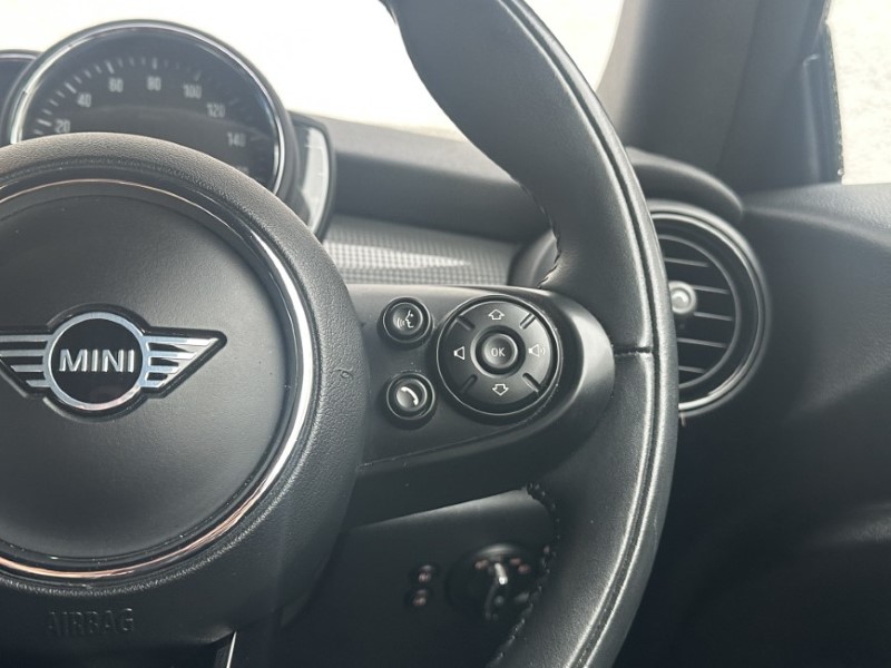 2020 (70) MINI CONVERTIBLE 1.5 Cooper Classic II 2dr Auto 4631401