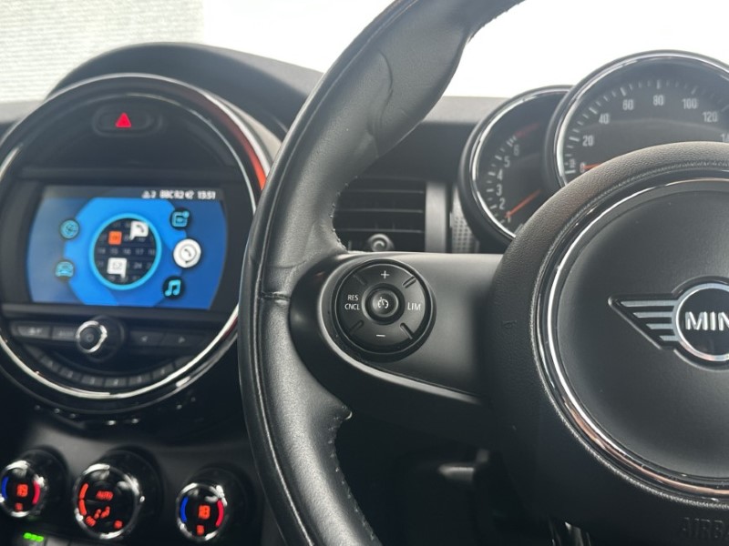 2020 (70) MINI CONVERTIBLE 1.5 Cooper Classic II 2dr Auto 4631400