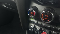 2020 (70) MINI CONVERTIBLE 1.5 Cooper Classic II 2dr Auto 4631397