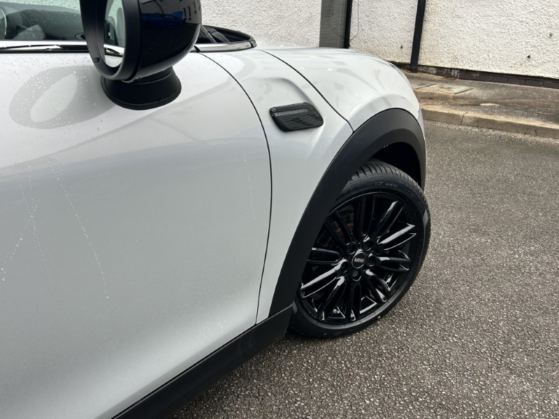 2022 (72) MINI CONVERTIBLE 1.5 Cooper Exclusive 2dr Auto 4639636