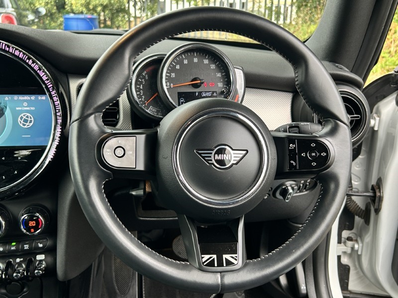 2022 (72) MINI CONVERTIBLE 1.5 Cooper Exclusive 2dr Auto 4639621