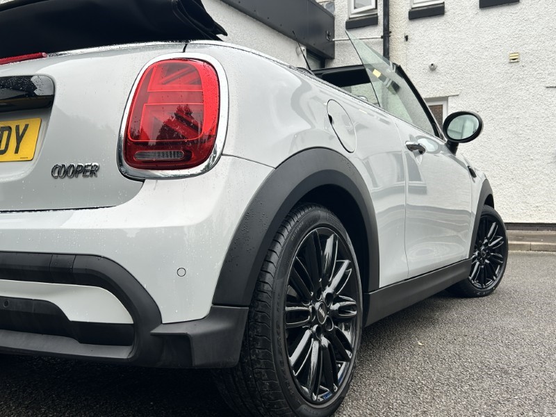 2022 (72) MINI CONVERTIBLE 1.5 Cooper Exclusive 2dr Auto 4639635
