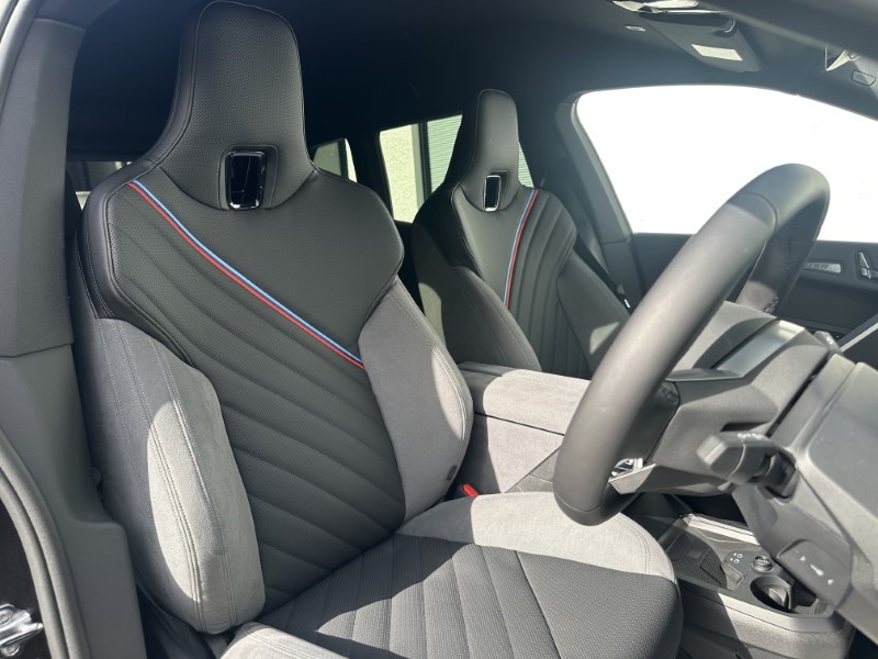 2025 (75) BMW iX 300kW xDrive45 M Sport 101kWh 5dr Auto 4585191