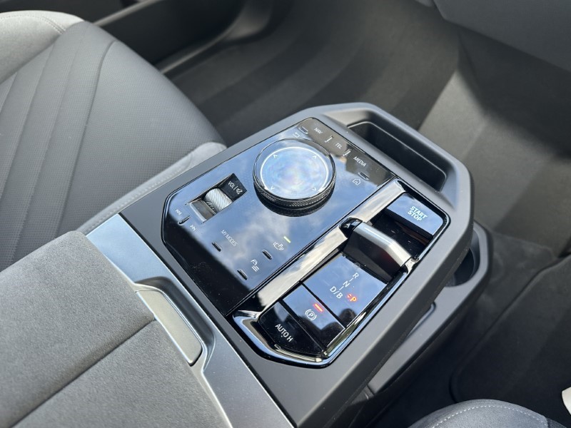 2025 (75) BMW iX 300kW xDrive45 M Sport 101kWh 5dr Auto 4585175