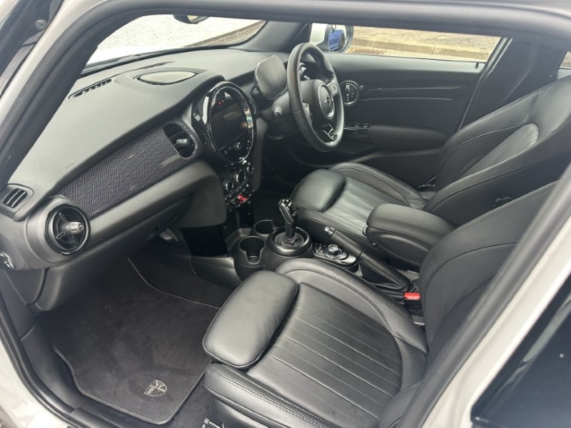 2024 (24) MINI HATCHBACK 1.5 Cooper Exclusive 5dr Auto 4667565
