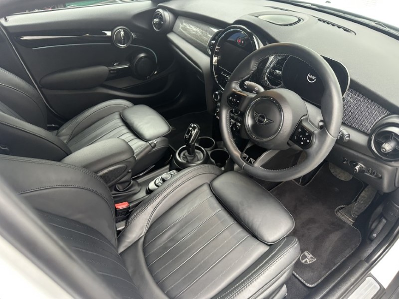2024 (24) MINI HATCHBACK 1.5 Cooper Exclusive 5dr Auto 4667567