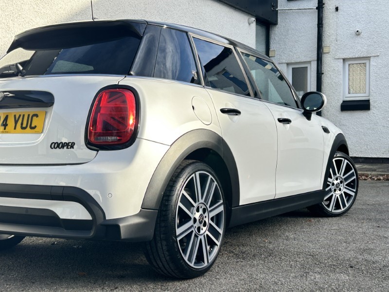 2024 (24) MINI HATCHBACK 1.5 Cooper Exclusive 5dr Auto 4801674