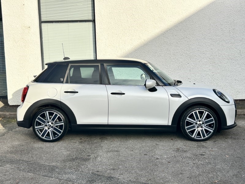 2024 (24) MINI HATCHBACK 1.5 Cooper Exclusive 5dr Auto 4801671