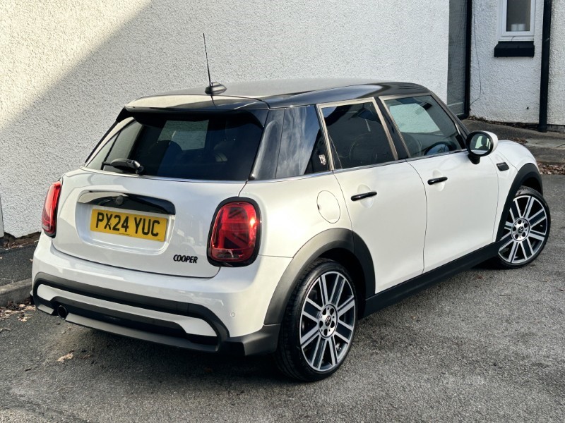 2024 (24) MINI HATCHBACK 1.5 Cooper Exclusive 5dr Auto 4801673