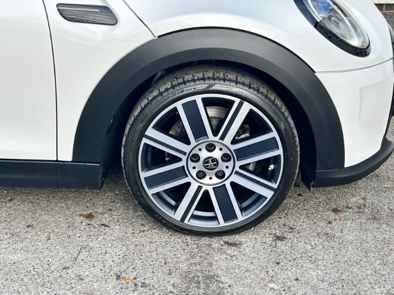 2024 (24) MINI HATCHBACK 1.5 Cooper Exclusive 5dr Auto 4801672