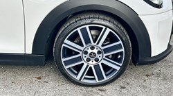 2024 (24) MINI HATCHBACK 1.5 Cooper Exclusive 5dr Auto 4801672