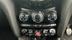 2020 (69) MINI HATCHBACK 1.5 Cooper Sport II 3dr 4694773