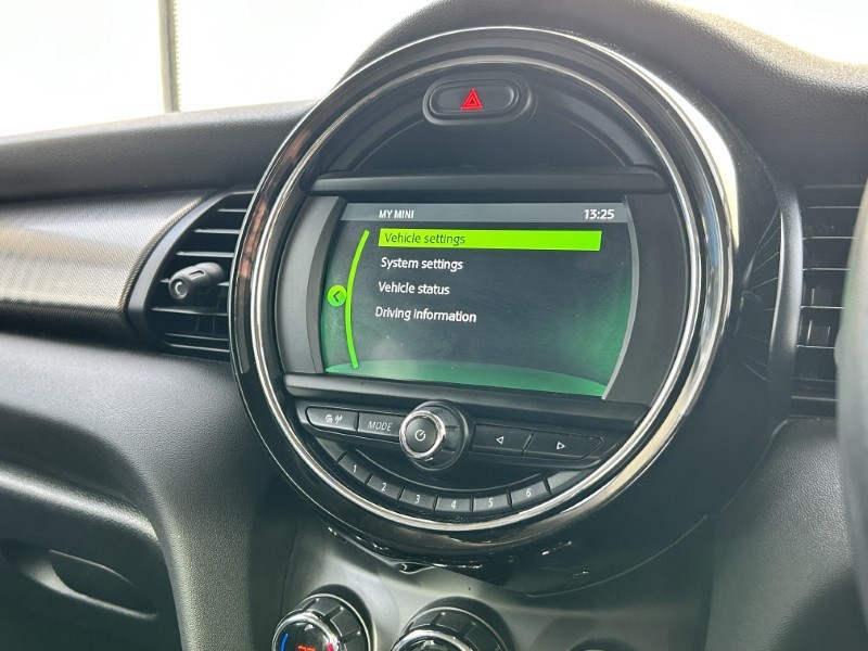 2019 (19) MINI HATCHBACK 1.5 Cooper Exclusive II 5dr 4764061