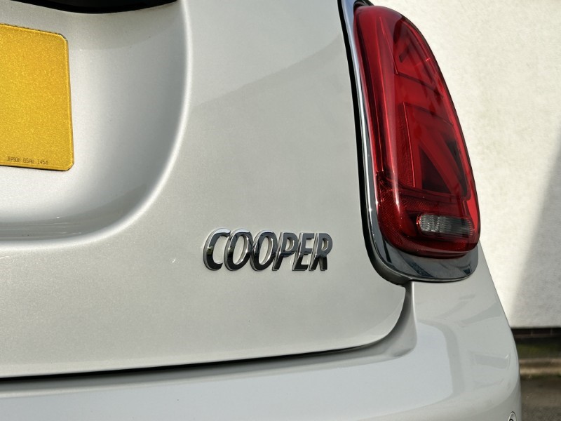 2019 (19) MINI HATCHBACK 1.5 Cooper Exclusive II 5dr 4764040