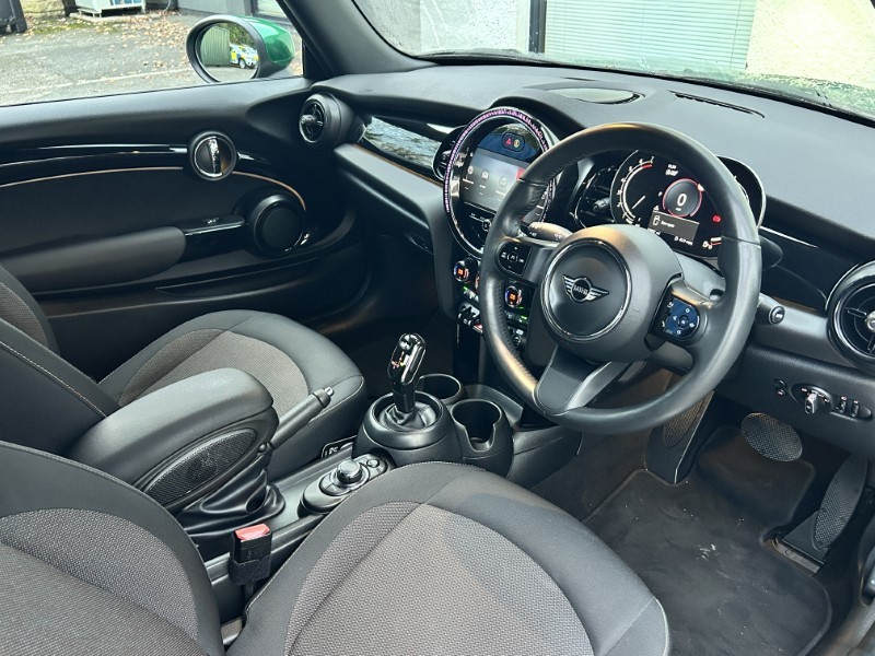 2024 (24) MINI CONVERTIBLE 1.5 Cooper Classic Premium 2dr Auto 4799403