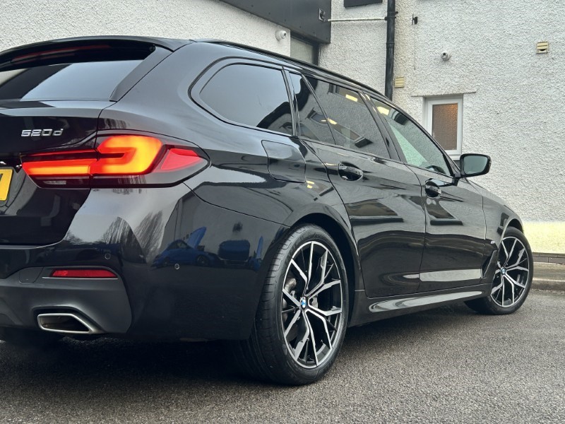 2022 (72) BMW 5 SERIES 520d xDrive MHT M Sport 5dr Step Auto 4880758