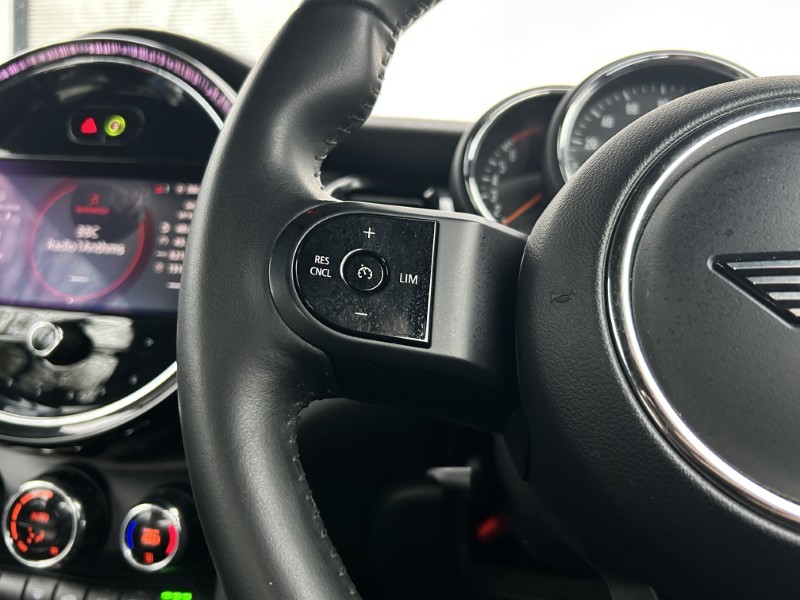 2022 (72) MINI CONVERTIBLE 1.5 Cooper Classic 2dr Auto 4936709