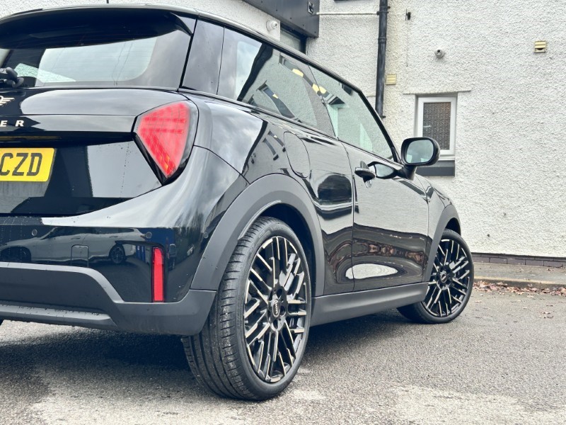 2025 (25) MINI COOPER 1.5 C Exclusive [Level 1] 3dr Auto 5018428
