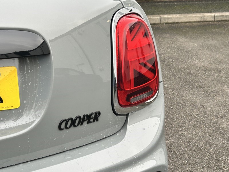 2020 (69) MINI HATCHBACK 1.5 Cooper Sport II 5dr Auto 4888036