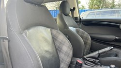2017 (17) MINI HATCHBACK 1.5 Cooper 3dr 4945214