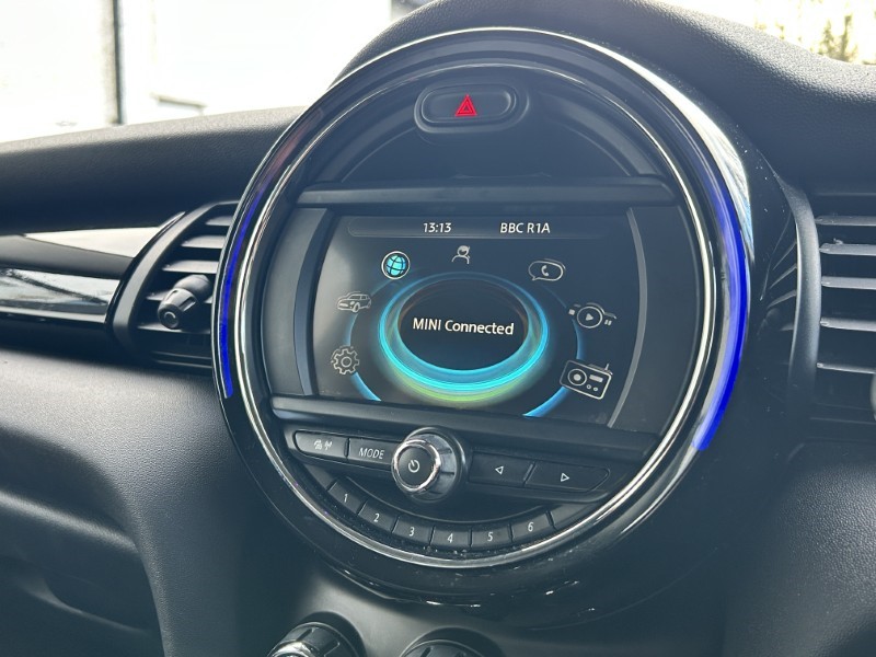 2017 (17) MINI HATCHBACK 1.5 Cooper 3dr 4945240