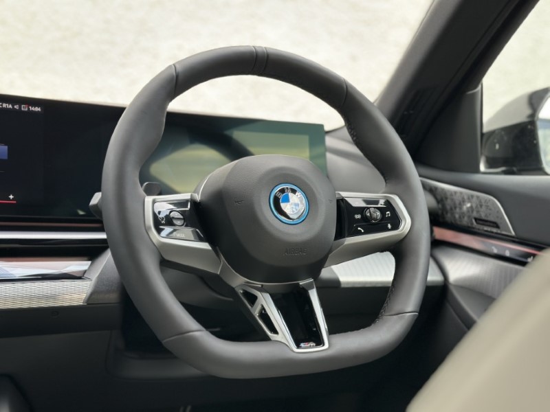 2025 (75) BMW I5 250kW eDr40 M Sport Pro 84kWh 5dr Auto Tech PLUS/Comf PLUS 4901512