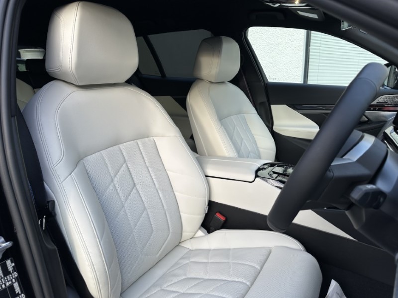 2025 (75) BMW I5 250kW eDr40 M Sport Pro 84kWh 5dr Auto Tech PLUS/Comf PLUS 4901540