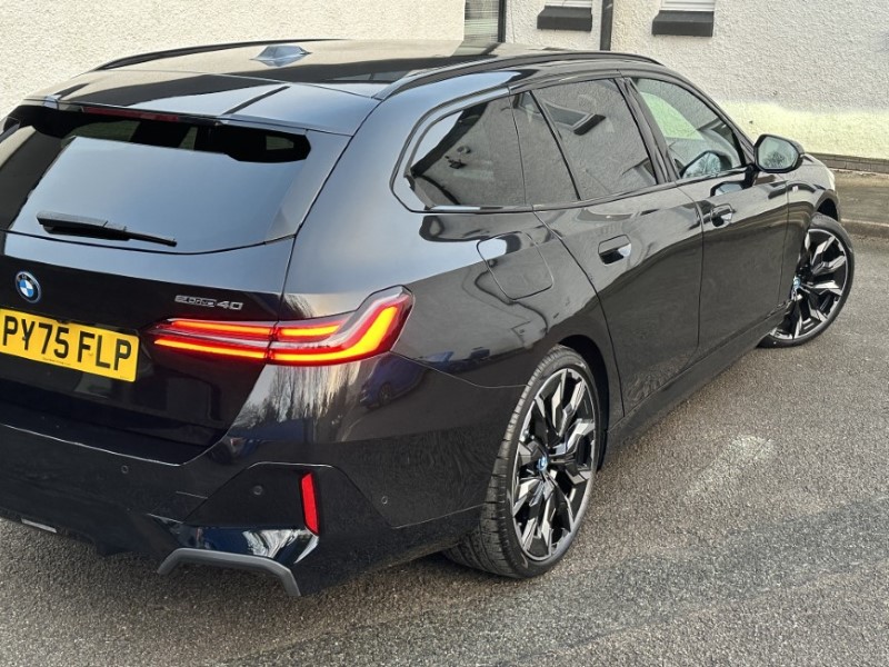 2025 (75) BMW I5 250kW eDr40 M Sport Pro 84kWh 5dr Auto Tech PLUS/Comf PLUS 4901490