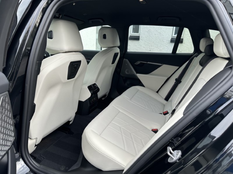 2025 (75) BMW I5 250kW eDr40 M Sport Pro 84kWh 5dr Auto Tech PLUS/Comf PLUS 4901507